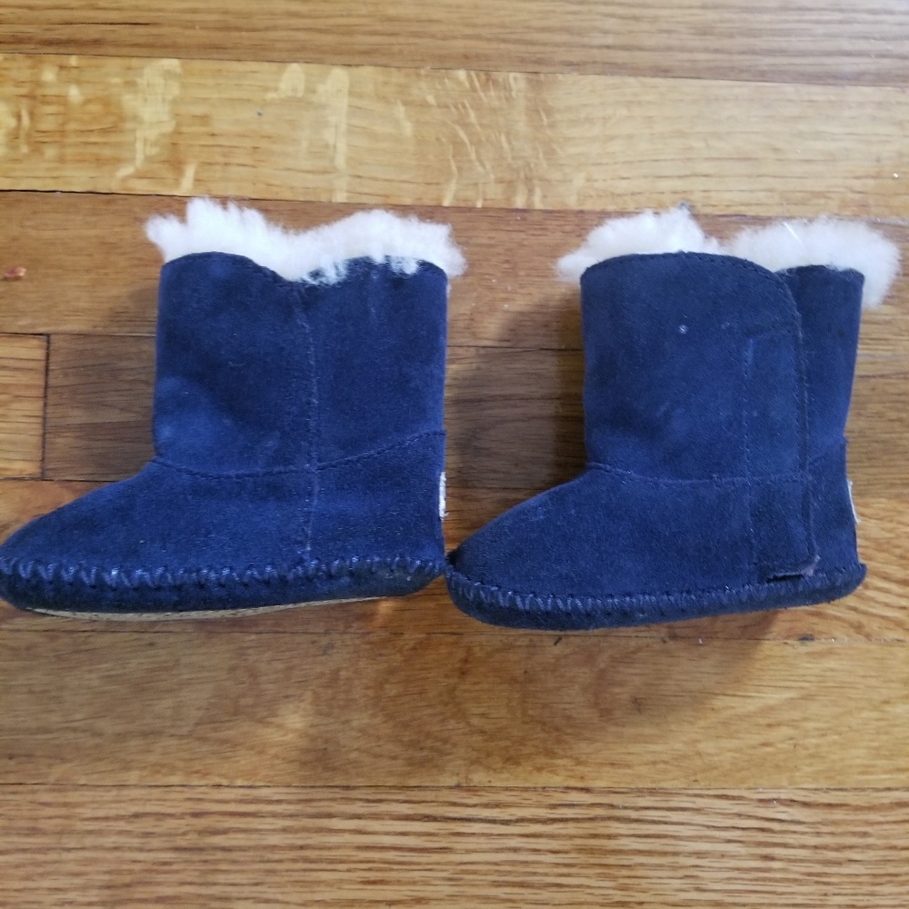 Baby Uggs size 2/3